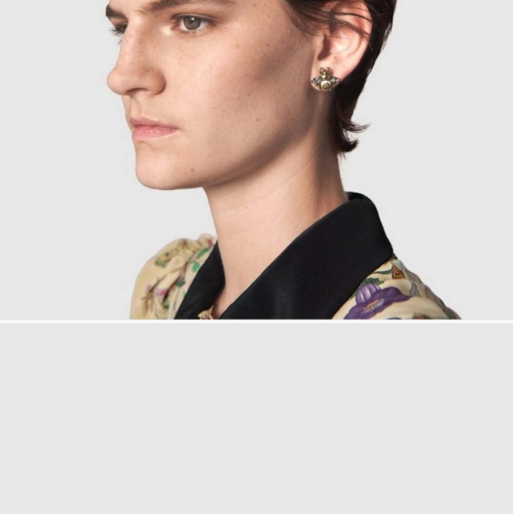 GUCCI CRYSTAL BEE EARRINGS!